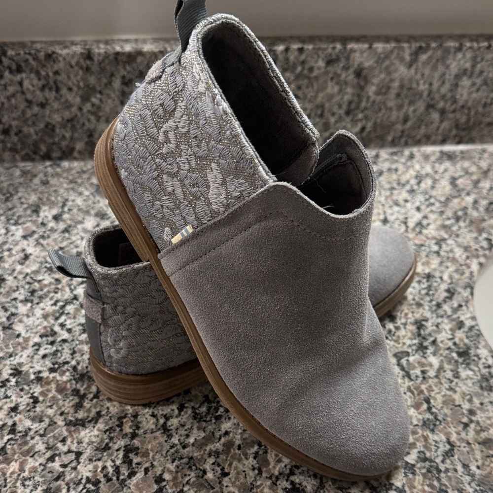 TOMS gray short boots, Y4 girls